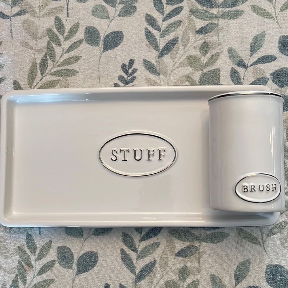 Brush Holder & Stuff Tray